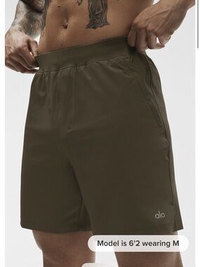 Alo Yoga 7" Repetition Short M- Olive Tree